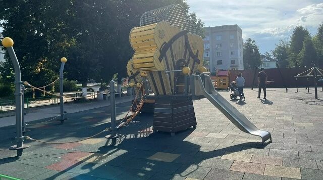 На Брянщине в Сельцо благоустроили детскую площадку