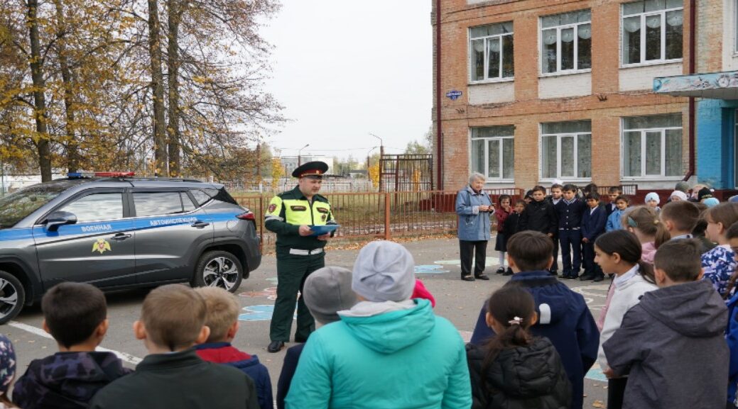 В Брянске росгвардейцы провели для школьников урок по безопасности дорожного движения