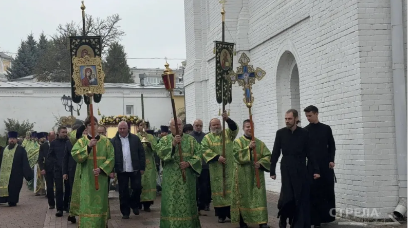 Крестный ход прошел вокруг Кафедрального собора в честь князя Олега Брянского и святых