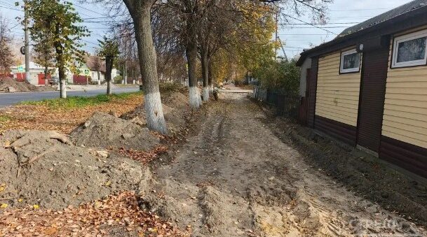 В Бежицком районе Брянска на улице Ульянова обустраивают тротуары