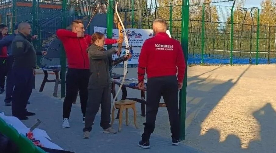 Брянская сборная ветеранов выступает на фестивале по стрельбе из лука