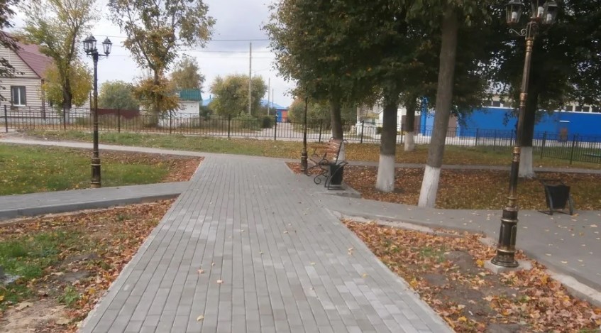 В брянском поселке Погар обновили парк