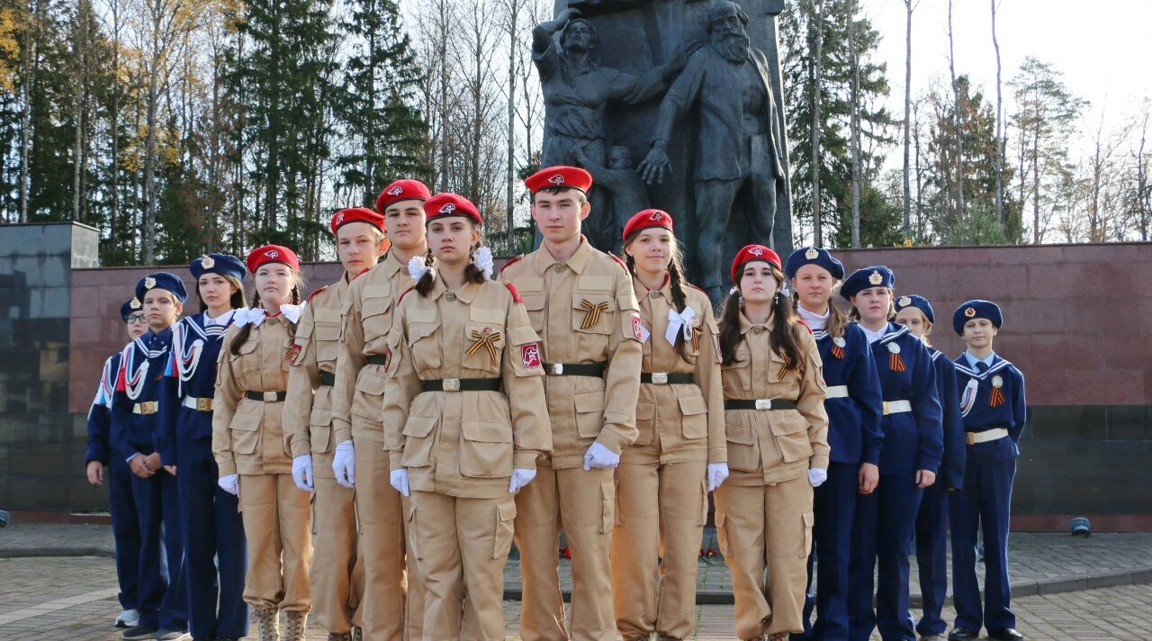 На брянском мемориальном комплексе «Хацунь» состоялся митинг памяти